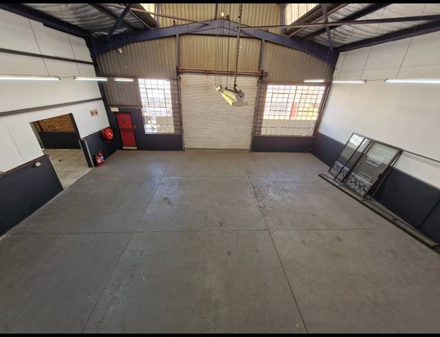 558M² WAREHOUSE TO LET IN JET PARK